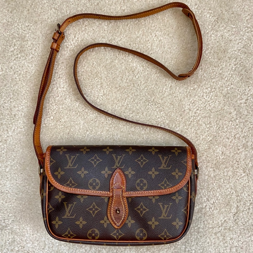 Auth Louis Vuitton Monogram Flap Crossbody Bag